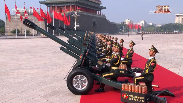 隆重壮观！中国兵器研制生产的30余型装备盛大亮相九三阅兵接受检阅！..