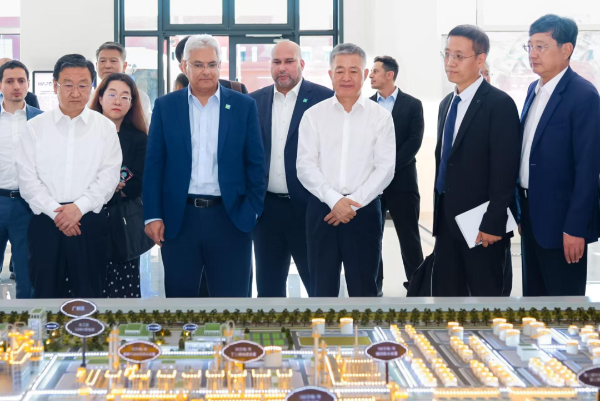 马云双与沙特阿美和辽宁省领导进行会谈并调研华锦阿美项目现场..